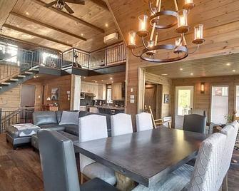 Formidable Waterfront Cottage - Formidable Chalet sur bord de l'eau - Saint-Côme - Dining room