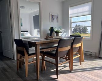 Brand New! Cozy Island Beach Get-Away. - Borden-Carleton - Comedor