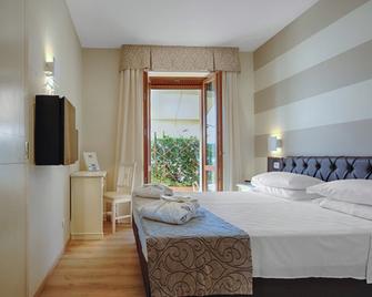 Hotel Duomo - Salò - Bedroom