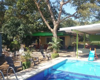 Hotel La Arboleda - מנגואה - בריכה