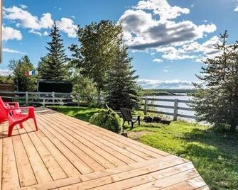 Charming 2-bedroom Riverfront paradise - Bouctouche - Балкон