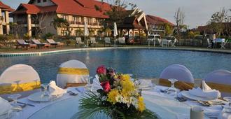 Daosavanh Resort & Spa Hotel - Savannakhet - Piscine
