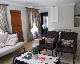 Bella Vista Self Catering - Clarens - Living room