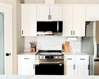 Private Artsy Getaway - m/s Prosser, Sunnyside - Grandview - Cocina