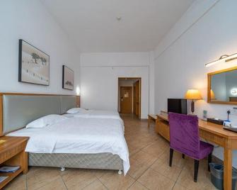 Beihai Seaview Caiyun Hotel (Qiaogang Beach Qiaogang Fengqing Street) - Beihai - Schlafzimmer