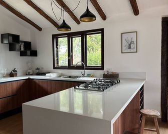 Cozy mountain retreat, great BBQ area! Pet friendly - Machachi - Cucina