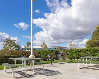 Extended Stay America Suites - Orange County - Irvine Spectrum - Irvine - Innenhof