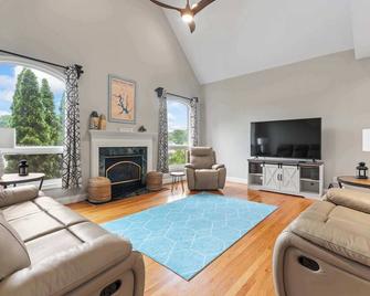 Leeloo's on the Lake - Sleeps 12 - Lexington - Huiskamer