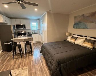 Beautiful Studio Apt 6 -Down Stairs - Baton Rouge