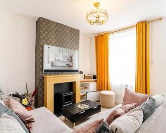 Bentley Bridge Wolverhampton 3 Bedrooms Entire House - Perfect for short or Long stay - Wednesbury - Living room