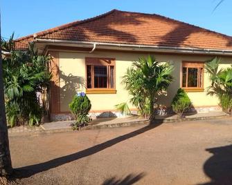 Green Gardens Busia Hotel - Busia - Building