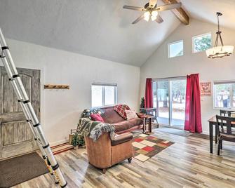 Kalispell Cabin 28 Miles to Glacier National Park! - Kalispell - Salon