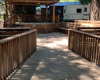 Dean Creek Resort - Redway