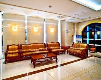 Omake Holiday Hotel - Кінхуандао - Лоббі