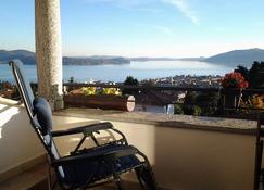 Intimate Apartment With Terrace Overlooking The Lake, Garden And Air Conditioning - Verbania - Balcony