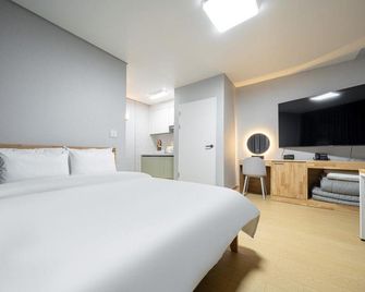 Buan Chaeseokgang Beach Hotel - Buan - Habitación