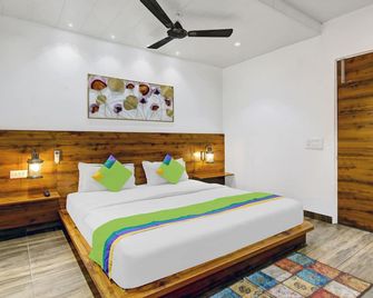 Treebo Prime Elight - New Delhi - Bedroom