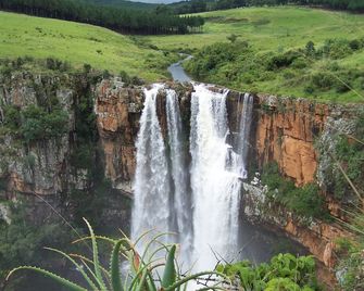 Autumn Breeze Manor Guest House - Graskop