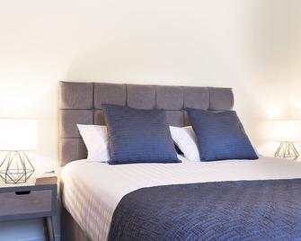 Blue Door Apartments - Newcastle - Bedroom