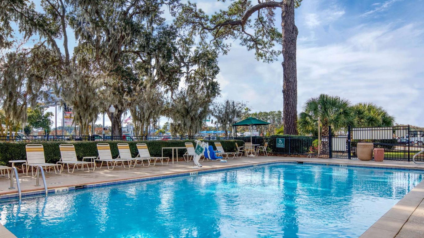 La Quinta Inn & Suites by Wyndham Savannah Southside