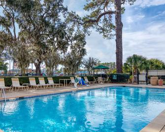 La Quinta Inn & Suites by Wyndham Savannah Southside - Savannah - Piscina