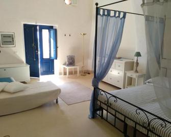 Alicudi Giardino Dei Carrubi- Al Gradino - Alicudi Porto - Habitación