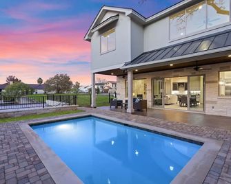 Contemporary, Luxury Retreat on Lake LBJ with Heated Pool - Horseshoe Bay - Pool