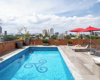 Hotel Velvet Plaza - Guadalajara - Piscina