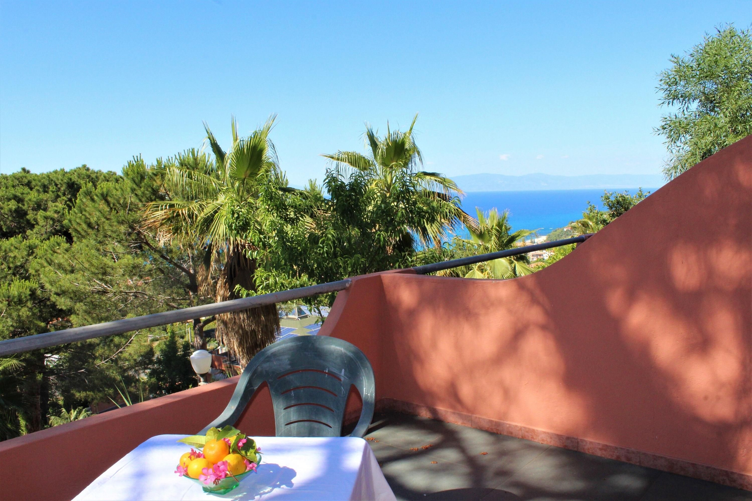 هوتل - جاردينو ماركيزي دا ألتافيلا - تروبيا - شرفة