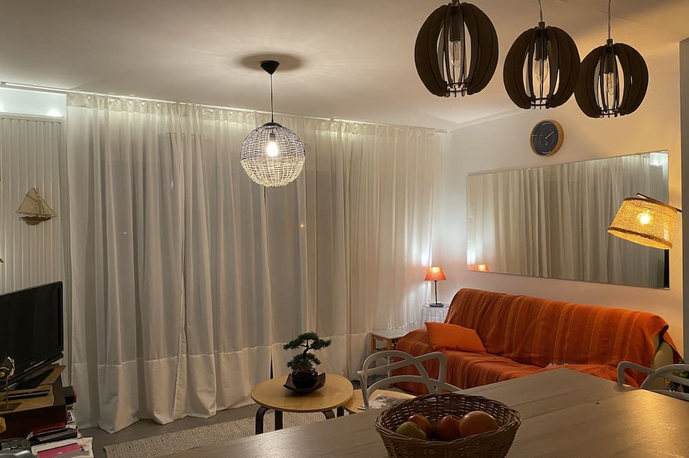 Spacious T2 standing in quiet residence (private) Ondres plage, 2/4 pers - องเดรอ - ห้องนั่งเล่น
