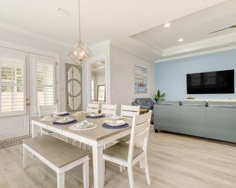 Bright Foley Home with Patio - 7 Mi to Wharf and Beach - Foley - Dining room