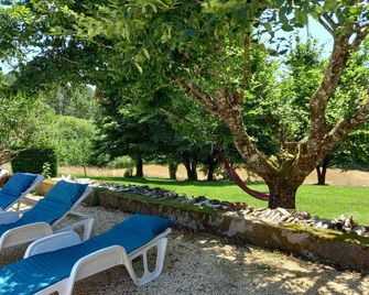 Gîte des Lavandes with private pool - Sauveterre-la-Lémance - Patio