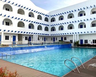 Brizo Hotel And Mountain View Resort - Tagaytay - Pool