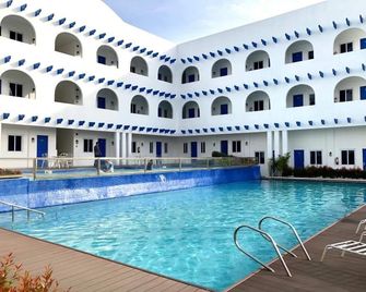 Brizo Hotel And Mountain View Resort - טאגיטאי - בריכה