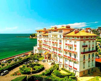 T2 à pied de plage sur ancien hôtel chic, samedi a samedi - Saint-Jean-de-Luz - Budova