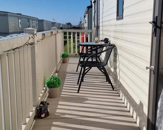 Lovely Caravan at Ingoldmells - Ingoldmells - Balcony
