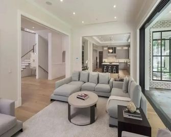 Mandeville Canyon - Los Angeles