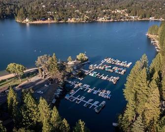 Pet Friendly The Hideout Yosemite Home - Groveland - Vista del exterior
