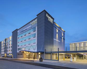 Fairfield Inn and Suites by Marriott St Louis Downtown - St. Louis - Building