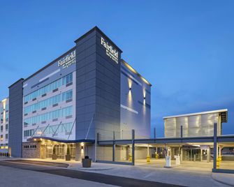 Fairfield by Marriott Inn & Suites St. Louis Downtown - St. Louis - Building