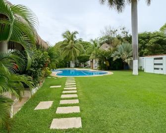 Casa Leon in the heart of Ixtapa, 10 guests with swimming pool - Zihuatanejo - Piscina