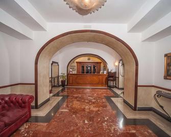 Hotel La Pace - Nápoles - Lobby