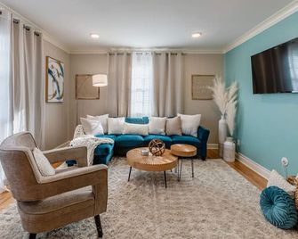 Parkside King Suite In Midtown With Free Parking - ממפיס - סלון
