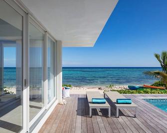 Villa Esprit – 3 Bedroom Beachfront Villa in North Side - North Side - Piscine