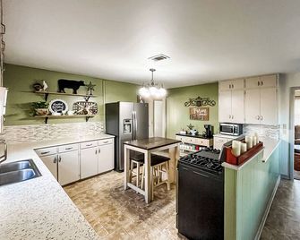 Fenced Yard! Peaceful Retreat in Smithville - Smithville - Cocina