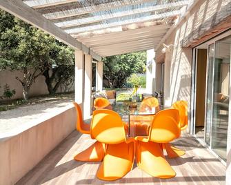 Villa with indoor pool, sauna, massage by appointment - Castillon-du-Gard - Terasa