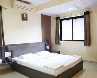 Hotel Minerva - Jalgaon - Bedroom