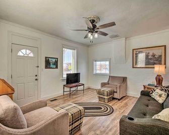 Kik-N-Bak Cottage with Beautiful Mountain View - Manti - Living room