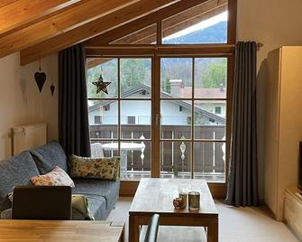 Oberammergau, Fewo im gemütlichen Dachgeschoss - Oberammergau - Living room