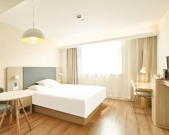 Hanting Hotel Qingdao Hai'er Road - Qingdao - Bedroom